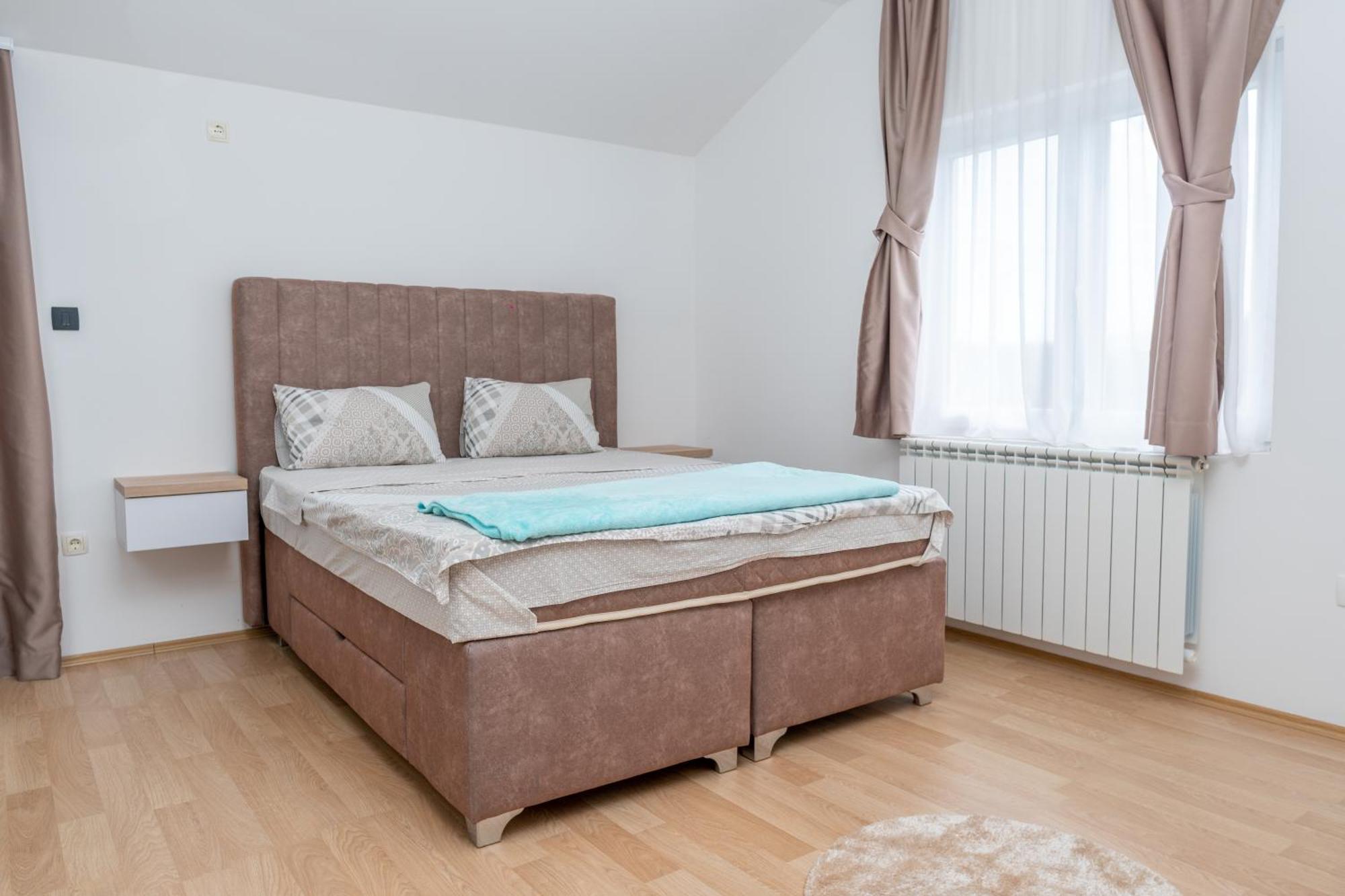 Hotel Royal Garden Nikšić Стая снимка