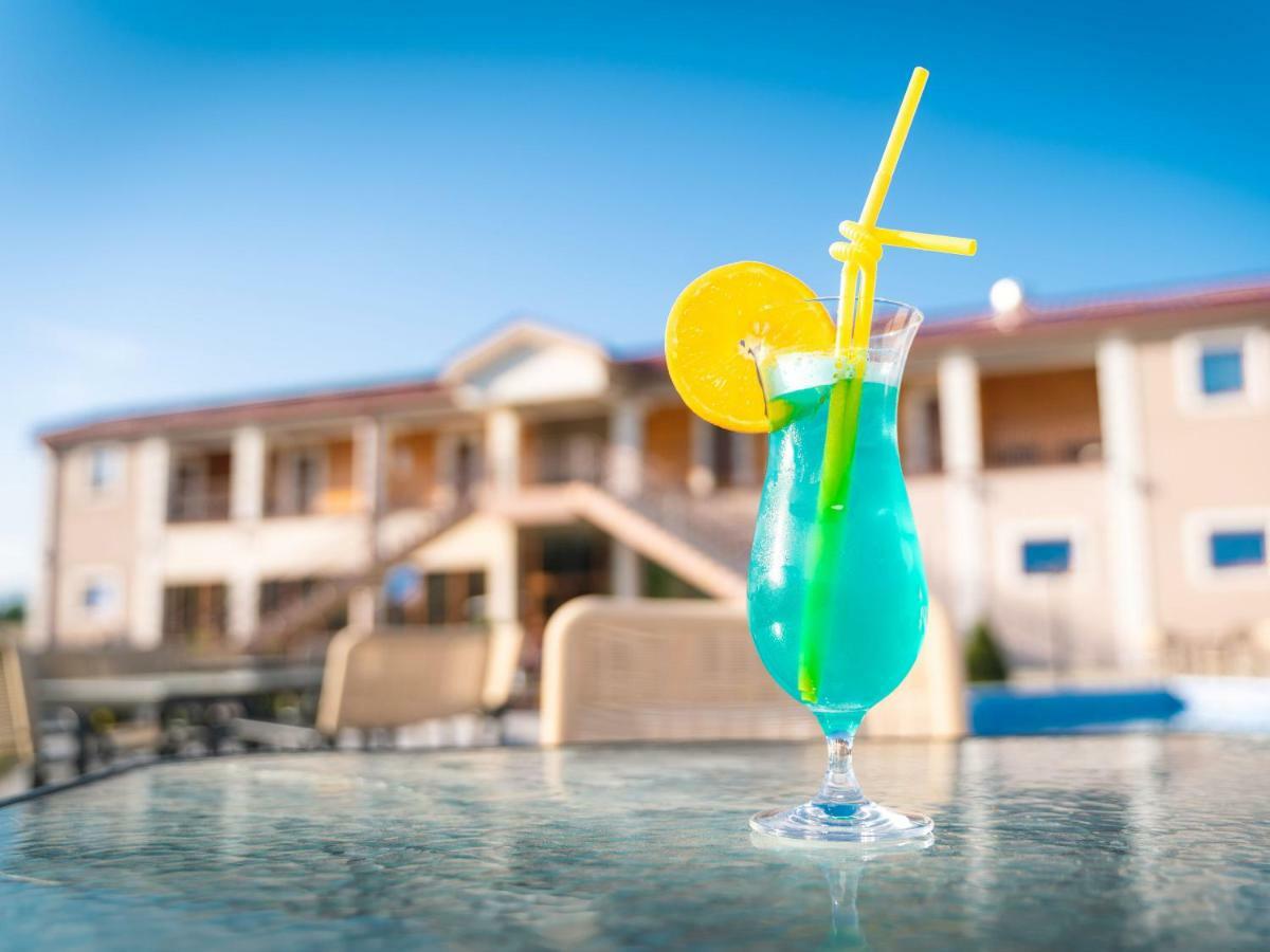Hotel Royal Garden Nikšić Екстериор снимка